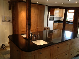 Pippy Oak Kitchen with Large Island